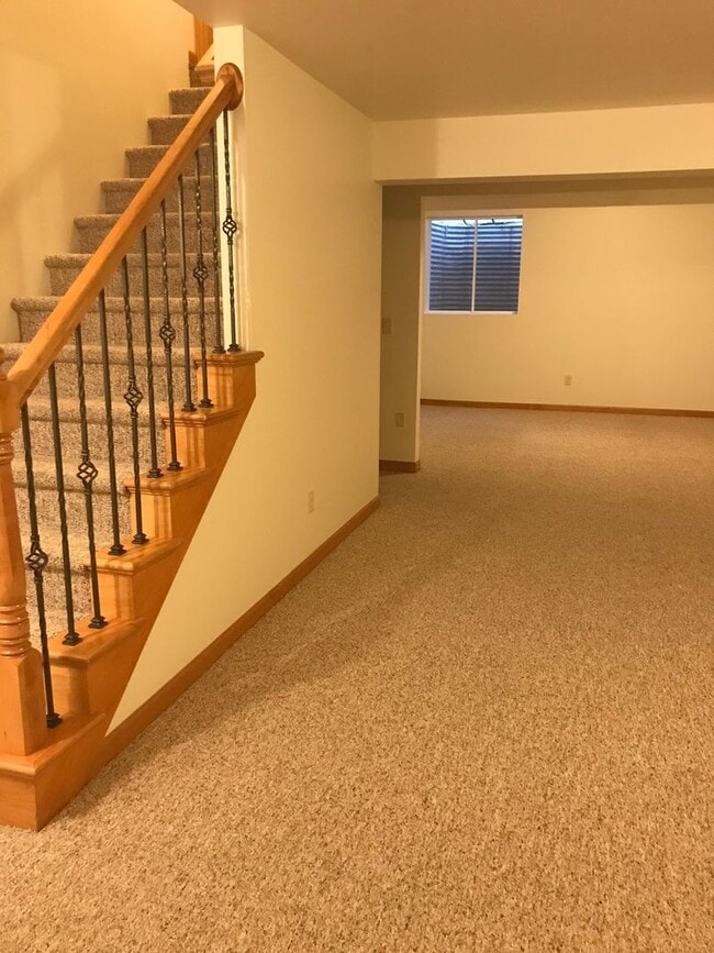 Building Photo - 2100 River Point Ct