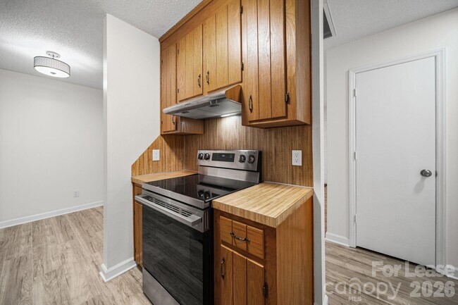 Building Photo - 1110 Chandler Dr