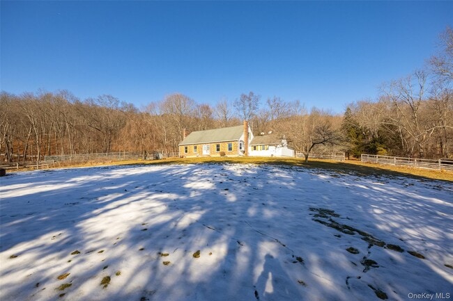 Building Photo - 123 Brush Hill Rd