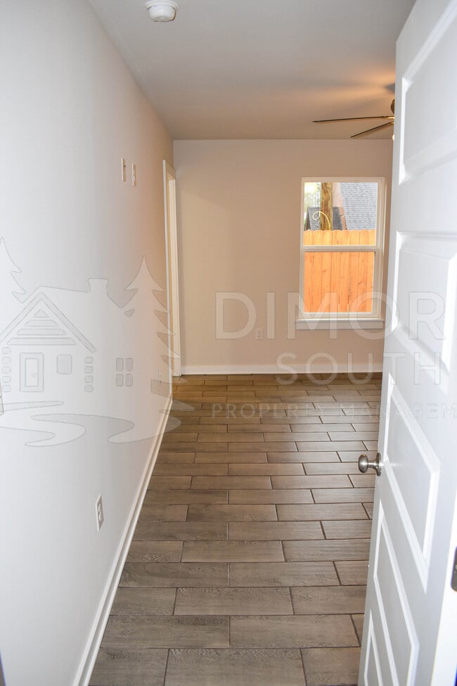 Building Photo - The Cottages of East Avenue