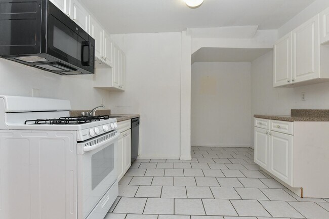 Building Photo - 217 10th St