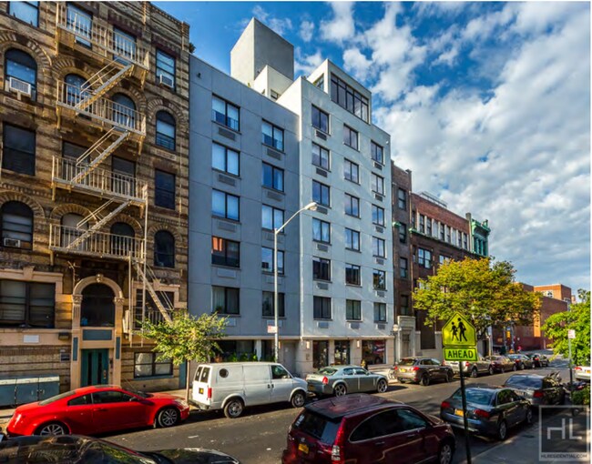 Building Photo - Penthouse 1 bed/1 bath w/ 2 roof decks