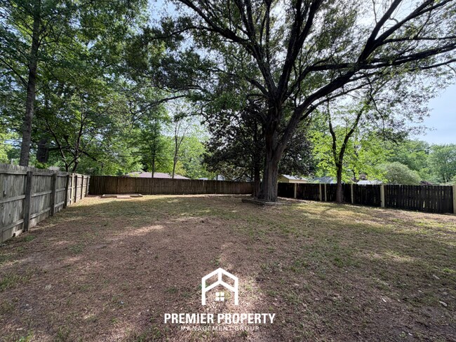 Building Photo - Charming 3BR/2BA in High-Demand 38117 | Hardwood Floors & Fenced Yard