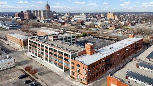 Building Photo - 411 Piquette Ave