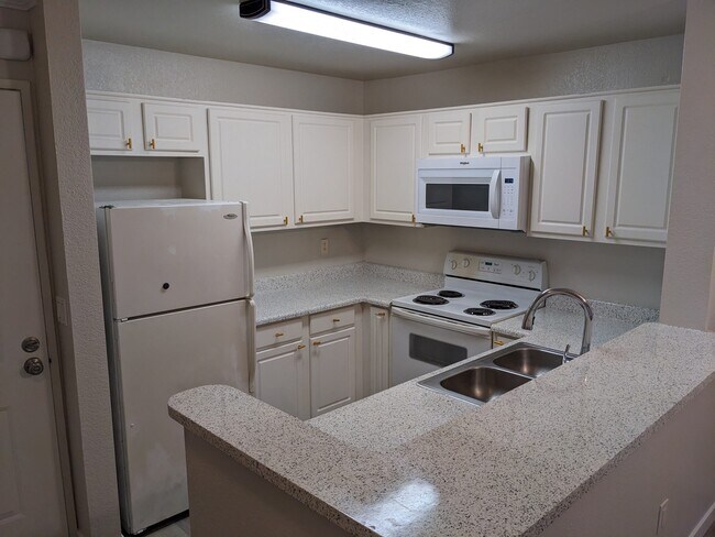 Building Photo - 3440 Lebon Dr