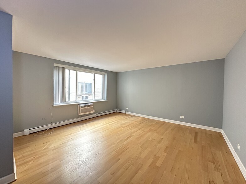 Building Photo - 663 W Grace St