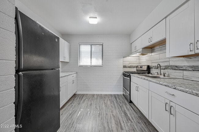 Building Photo - 1744 W Glendale Ave