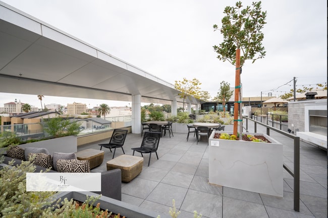 Building Photo - Modern 1-Bedroom Condo with Rooftop Amenities in Pasadena