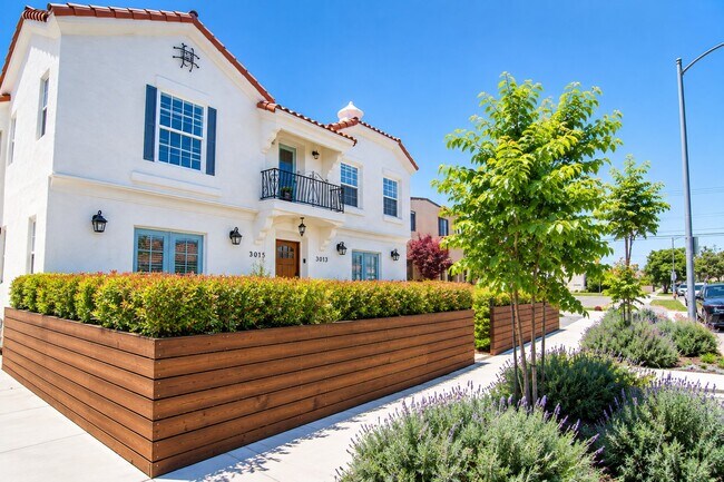 Building Photo - 3013 Somerset Dr