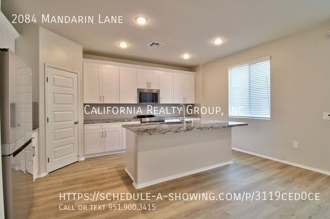 Building Photo - 2084 Mandarin Ln