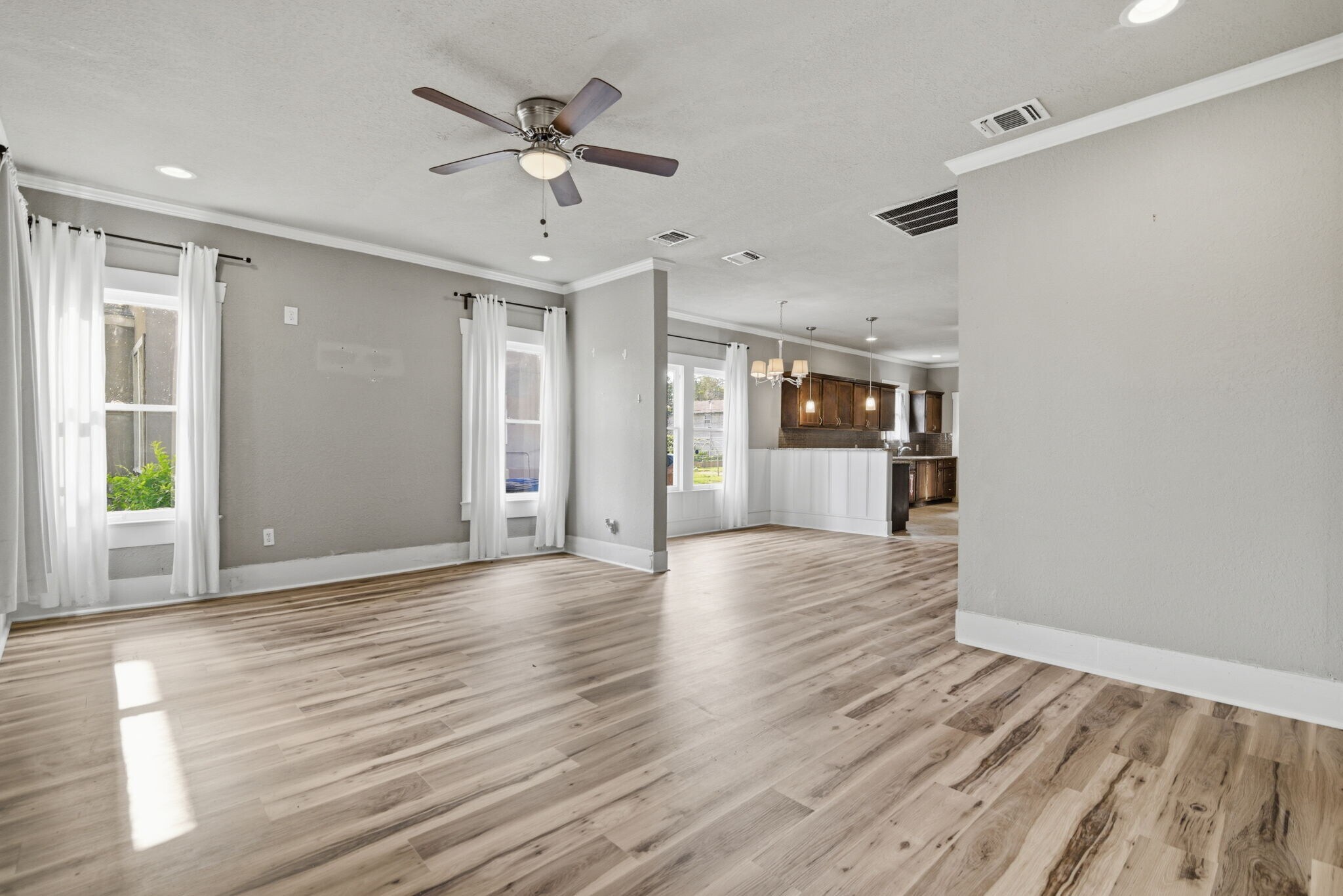 Building Photo - 1629 W Woodlawn Ave