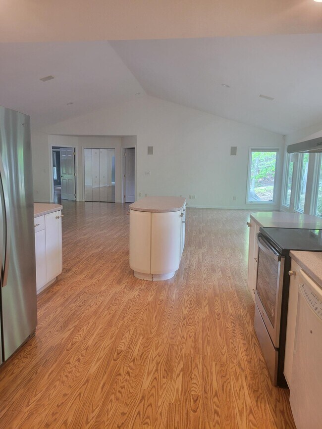 Building Photo - 11 Milnor Cir