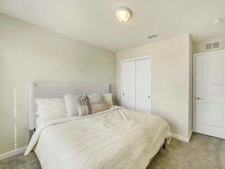 Building Photo - 4330 Meandering Bay Dr