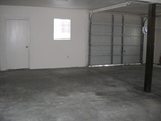 Building Photo - Great views on one acre.