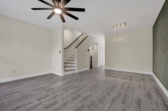 Building Photo - 2503 S Calumet Ave
