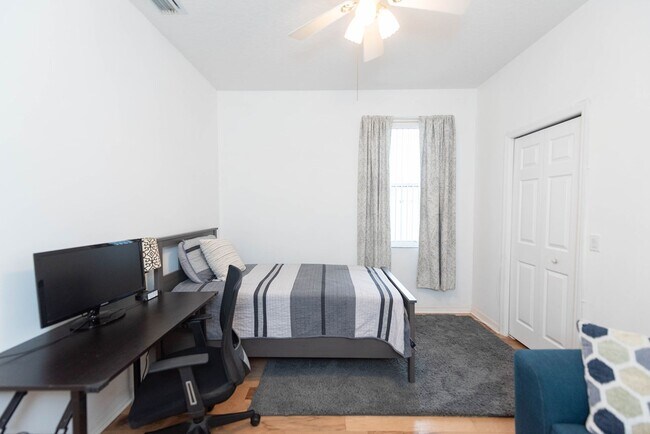 Building Photo - Beautiful Home in Satellite Beach including Lawncare and Community Pool