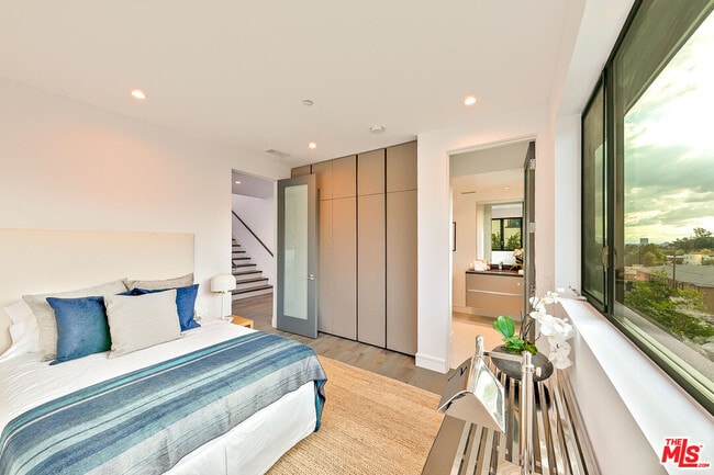 Building Photo - 2030 Talmadge St