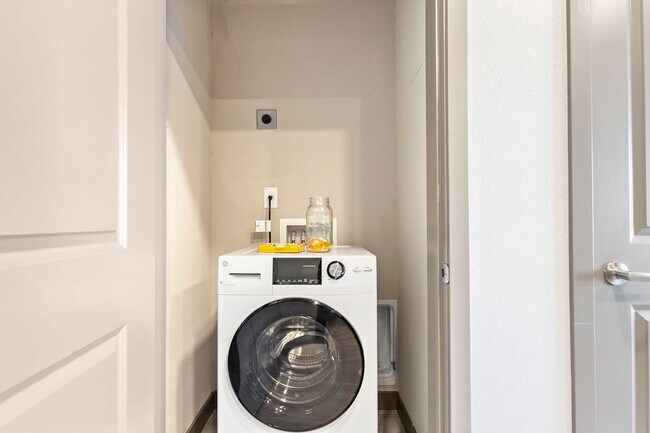 Building Photo - 400 N 2nd Ave