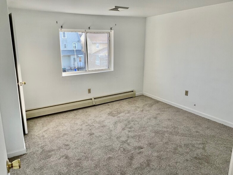 Building Photo - 408 Rose St
