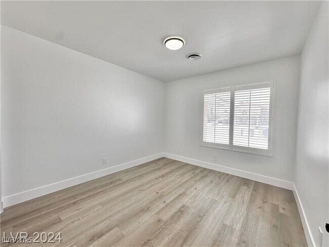 Building Photo - 401 Holcomb