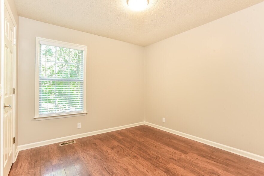 Building Photo - 4936 Deerhaven Dr