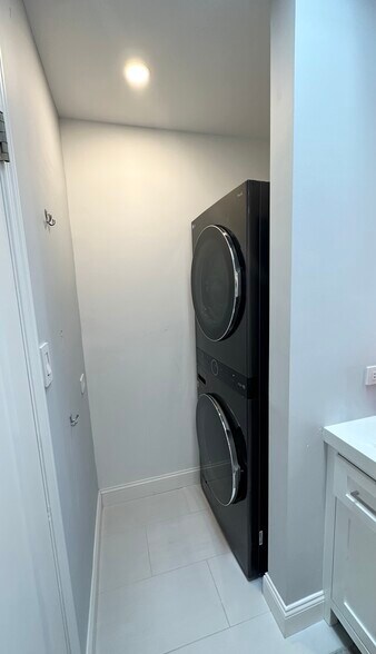 Building Photo - 123 W North St