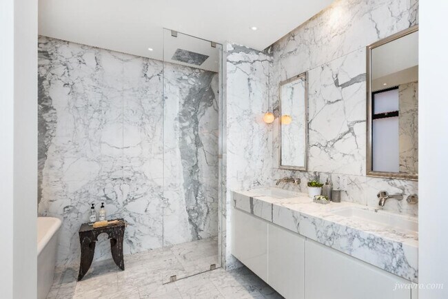 Building Photo - 17 Guy Pl