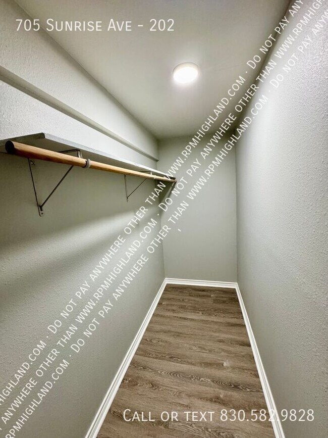 Building Photo - 705 Sunrise Ave