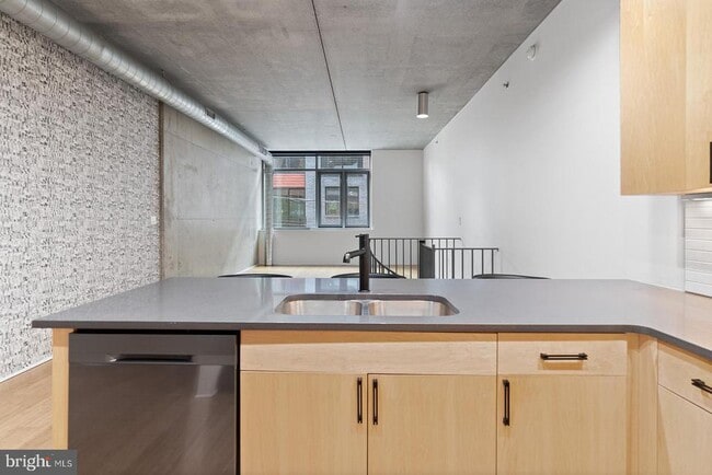 Building Photo - 1352 South St