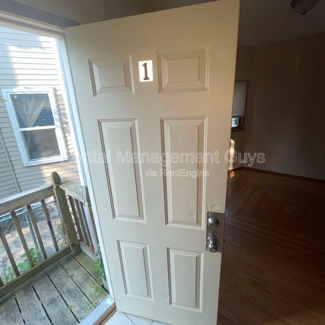 Building Photo - 3319 Longfellow Ave