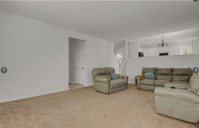 Building Photo - Long Realty & Property Management - Well Maintained 4 Bedroom Home in East Aurora