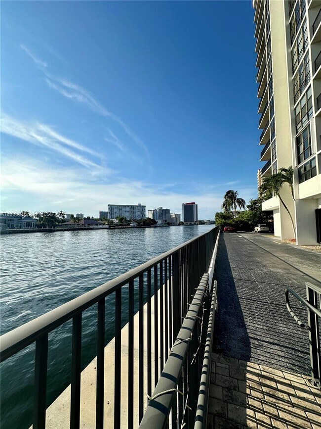 Building Photo - 2049 S Ocean Dr