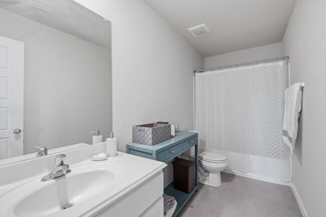 Building Photo - Bright & Airy Living Near Lackland AFB