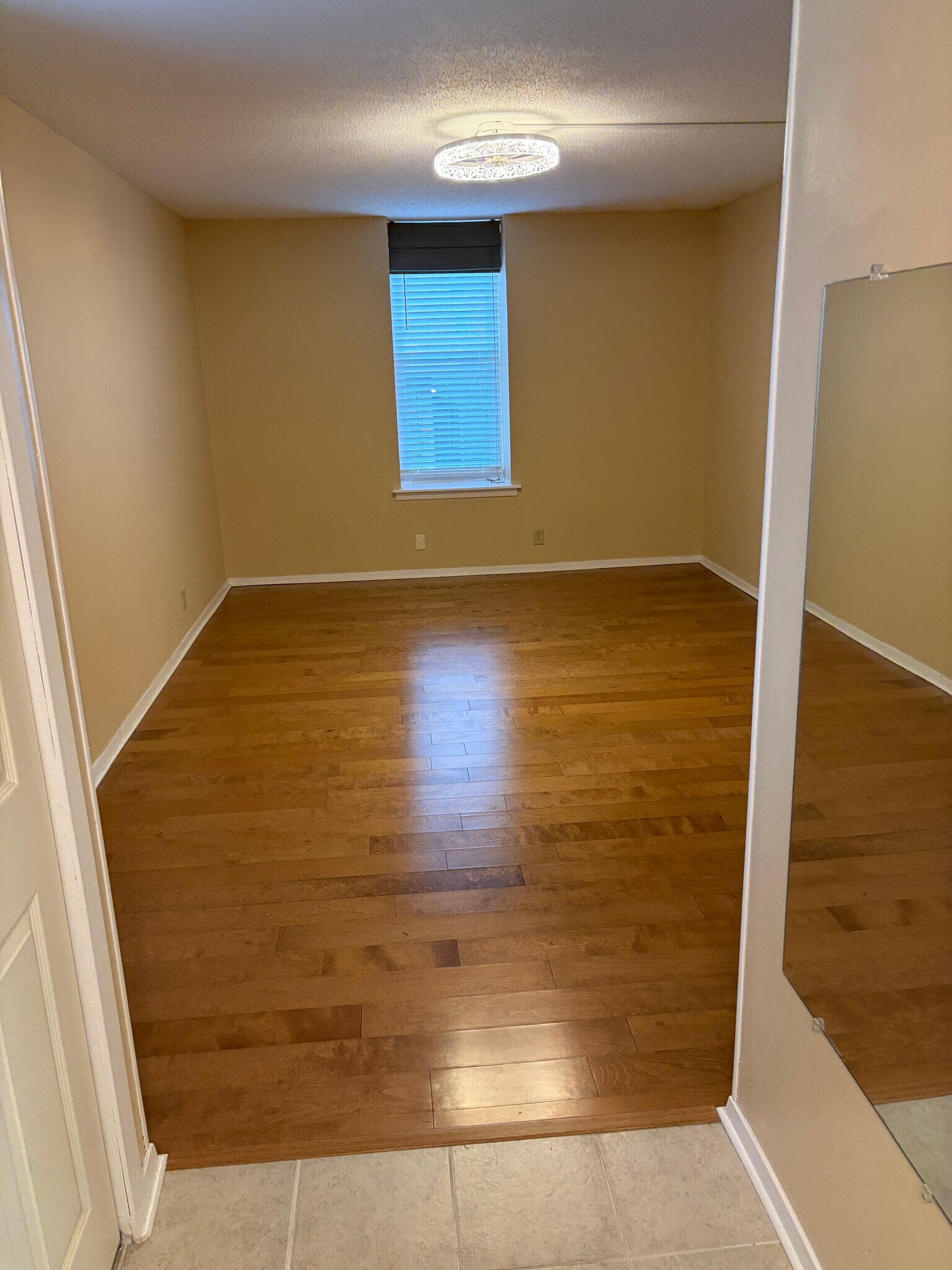 Building Photo - 6617 Poplar Ave