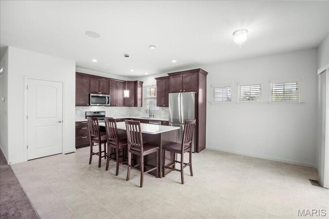Building Photo - Stunning 3-bedroom, 2.5-bathroom home offe...
