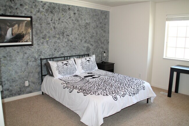 Building Photo - 195 Robison Dr