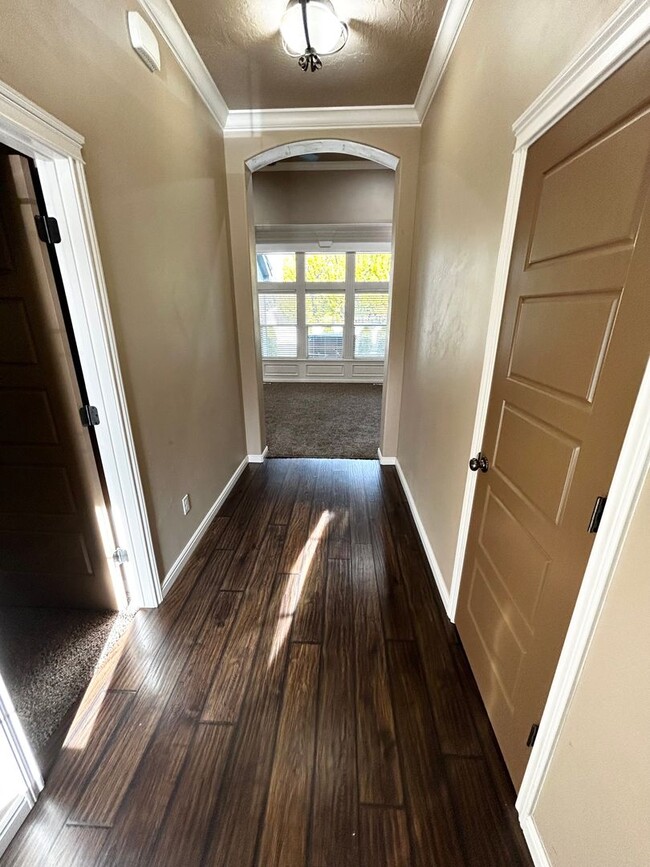 Building Photo - 3 Bedroom 2.5 Half Bath Home in Tuscany Vi...