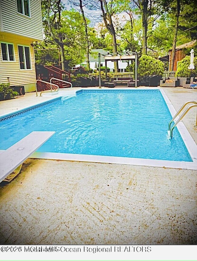 Building Photo - 3 Cypress Ave