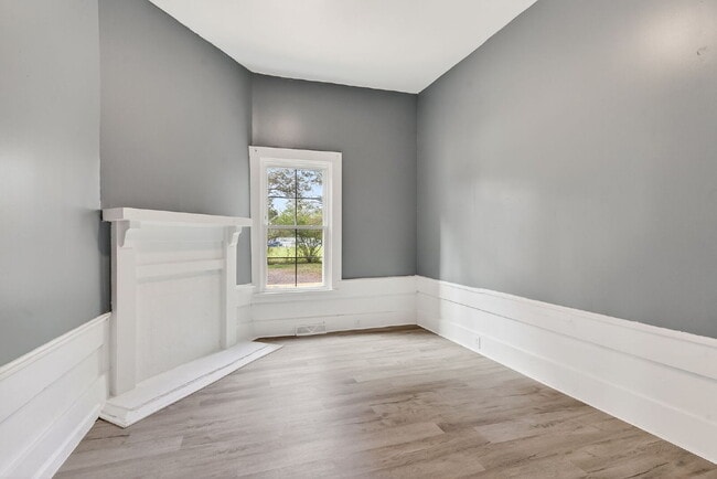 Building Photo - 409 Meadow Rd