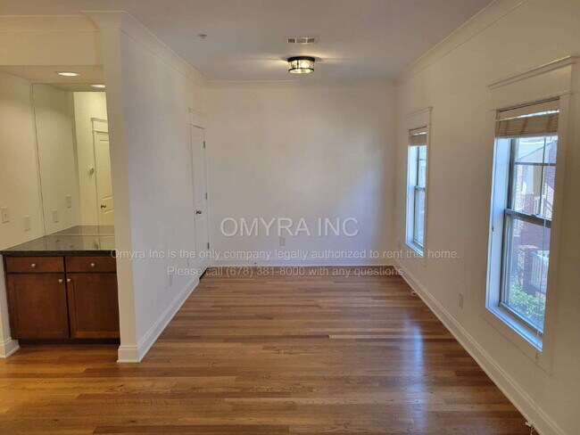 Building Photo - Stunning Townhome Overlooking Beltline at Grant Park!