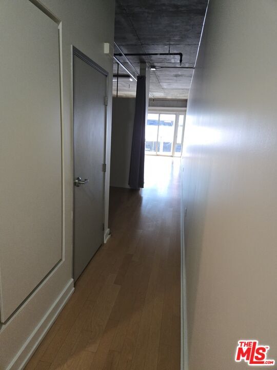 Building Photo - 645 W 9th St