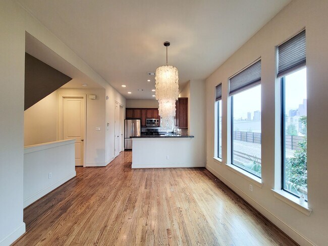 Building Photo - Stunning Corner Unit with Breathtaking Views!