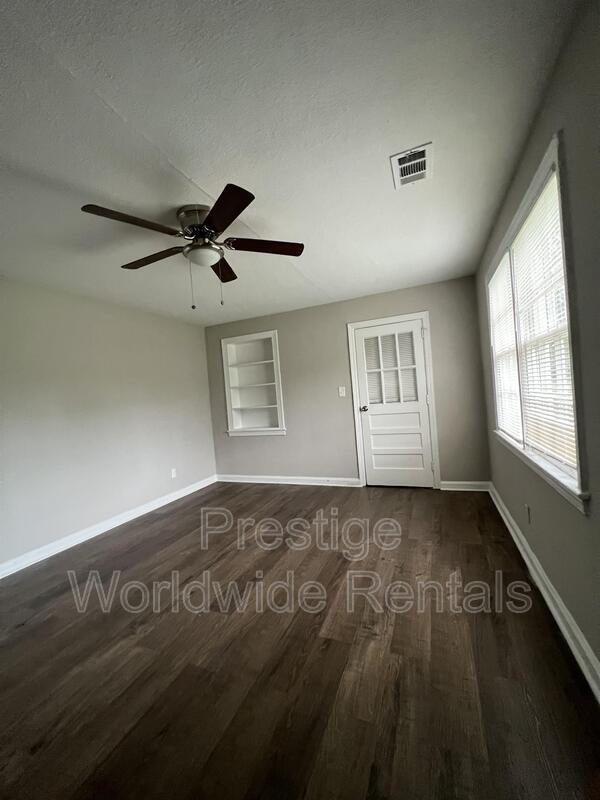 Building Photo - 829 Brooks Rd