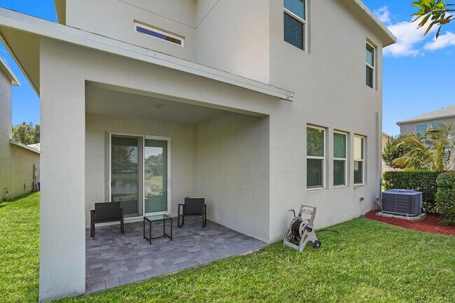 Building Photo - 1826 Lake Cove Dr