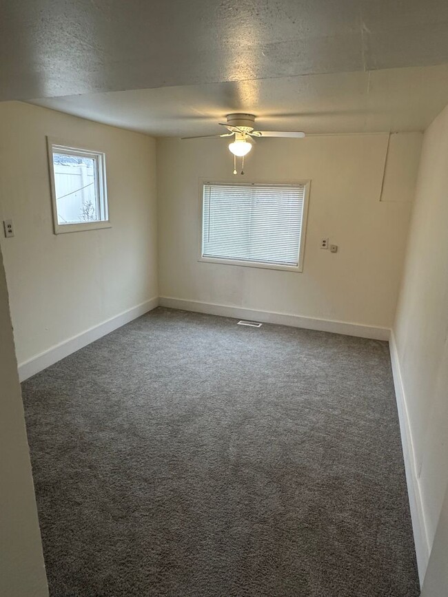 Building Photo - Newly remodeled 1 bed/1 bath home w/fenced...