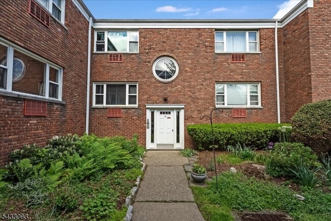 Building Photo - 300 Claremont Ave