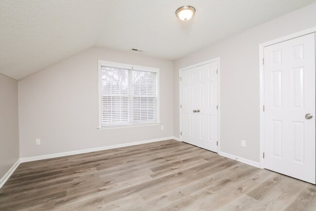 Building Photo - 5827 Waterford Landing Ct