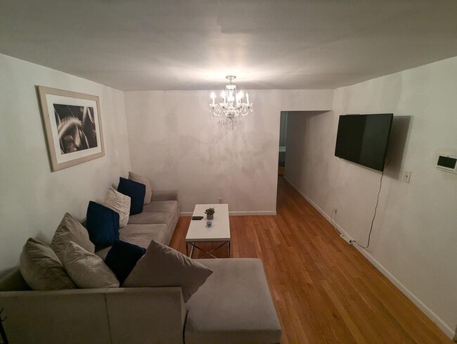 Building Photo - 304 E 34th St