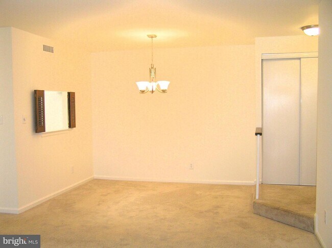 Building Photo - 5817 Cove Landing Rd