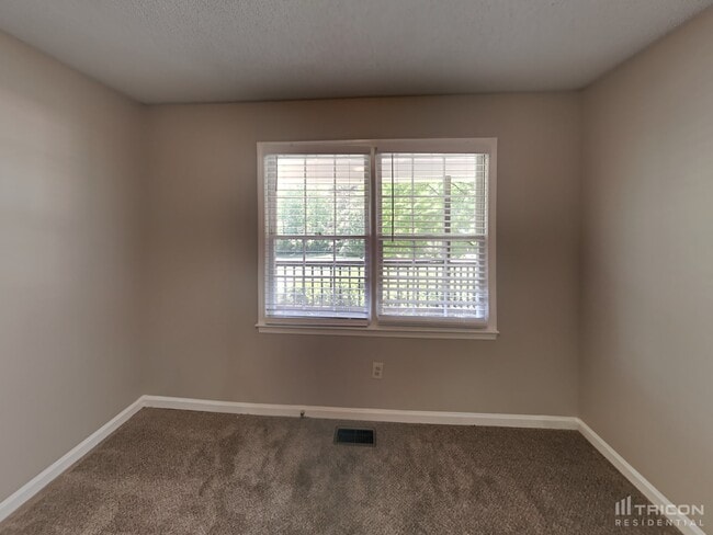 Building Photo - 65 Brentwood Dr